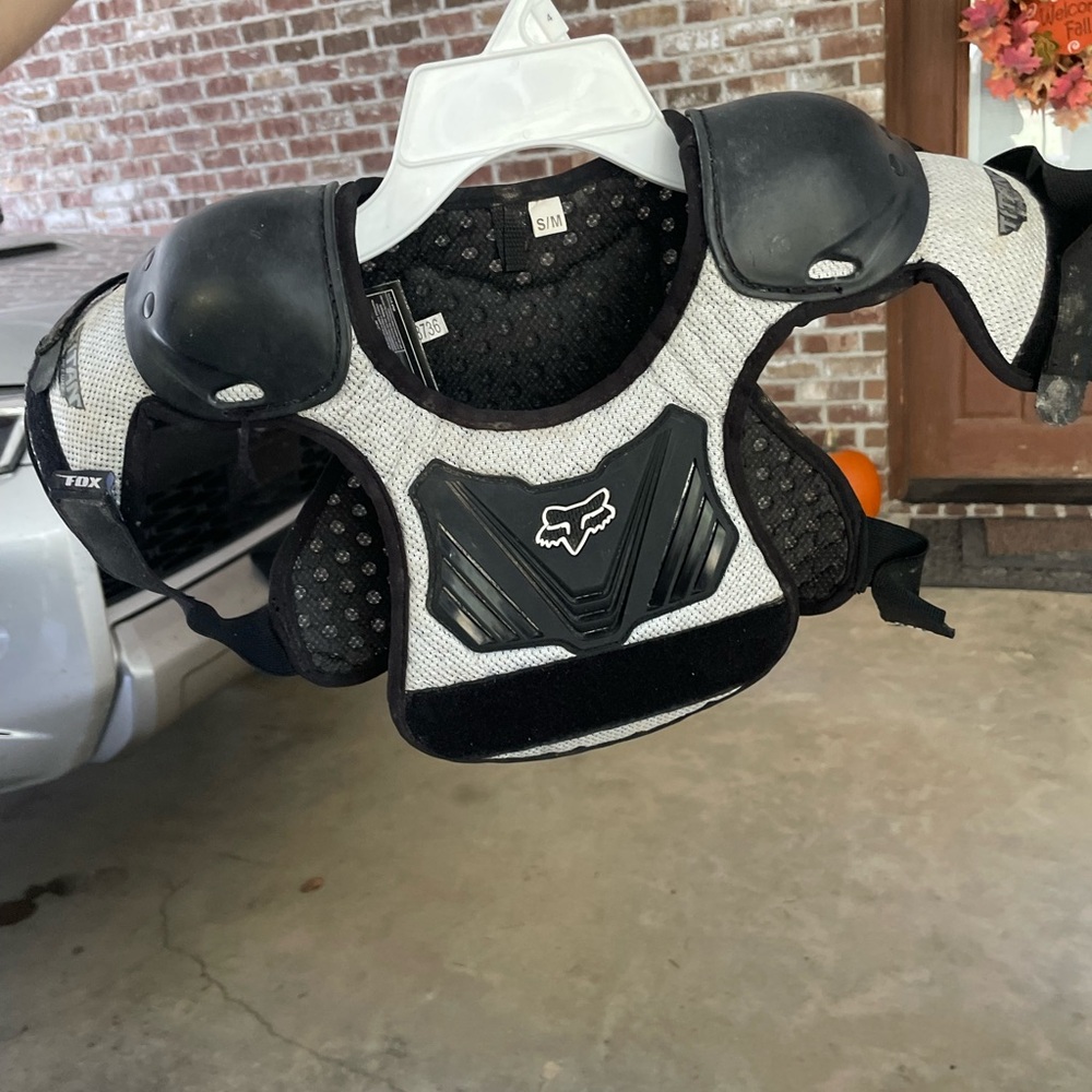 Fox Black and White Kids Protective Gear peewee size S/m adjustable